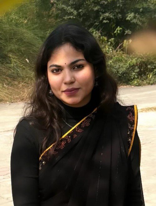 Ayushi Singh  home tutor in Prayagraj.